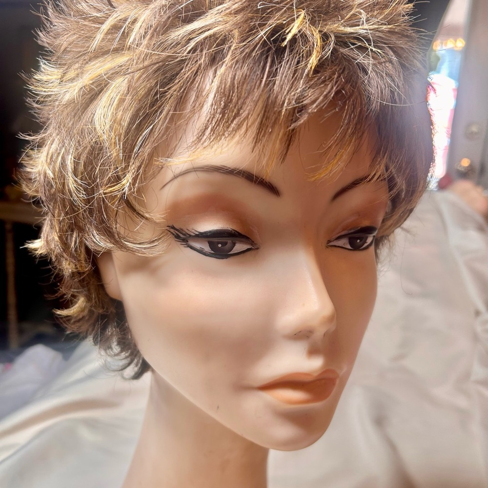 Pixie Style Wig - Picture 6 of 8